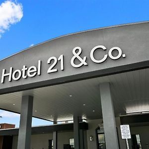 Hotel 21